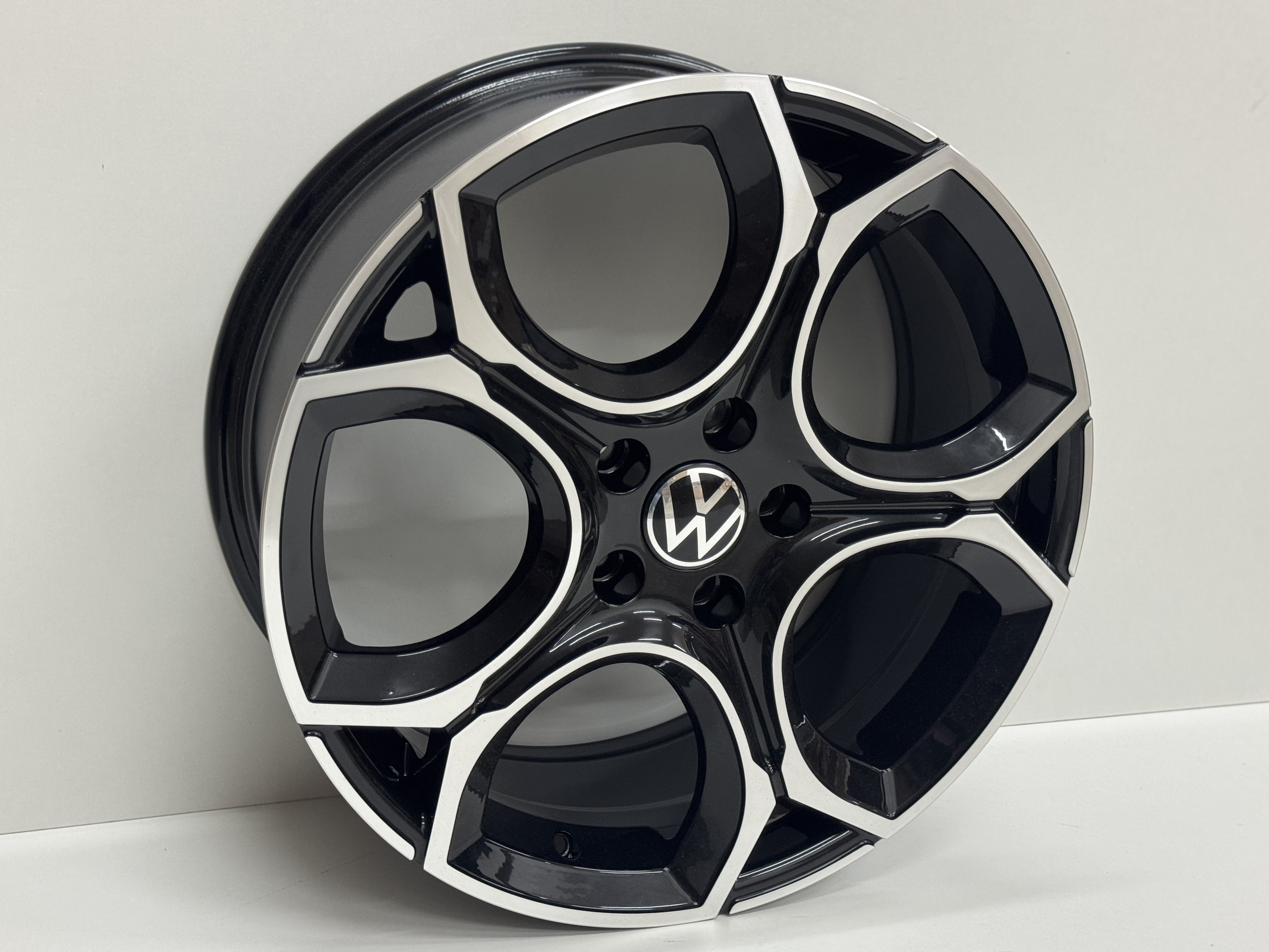 R3261 R18 18X7.5 5x112