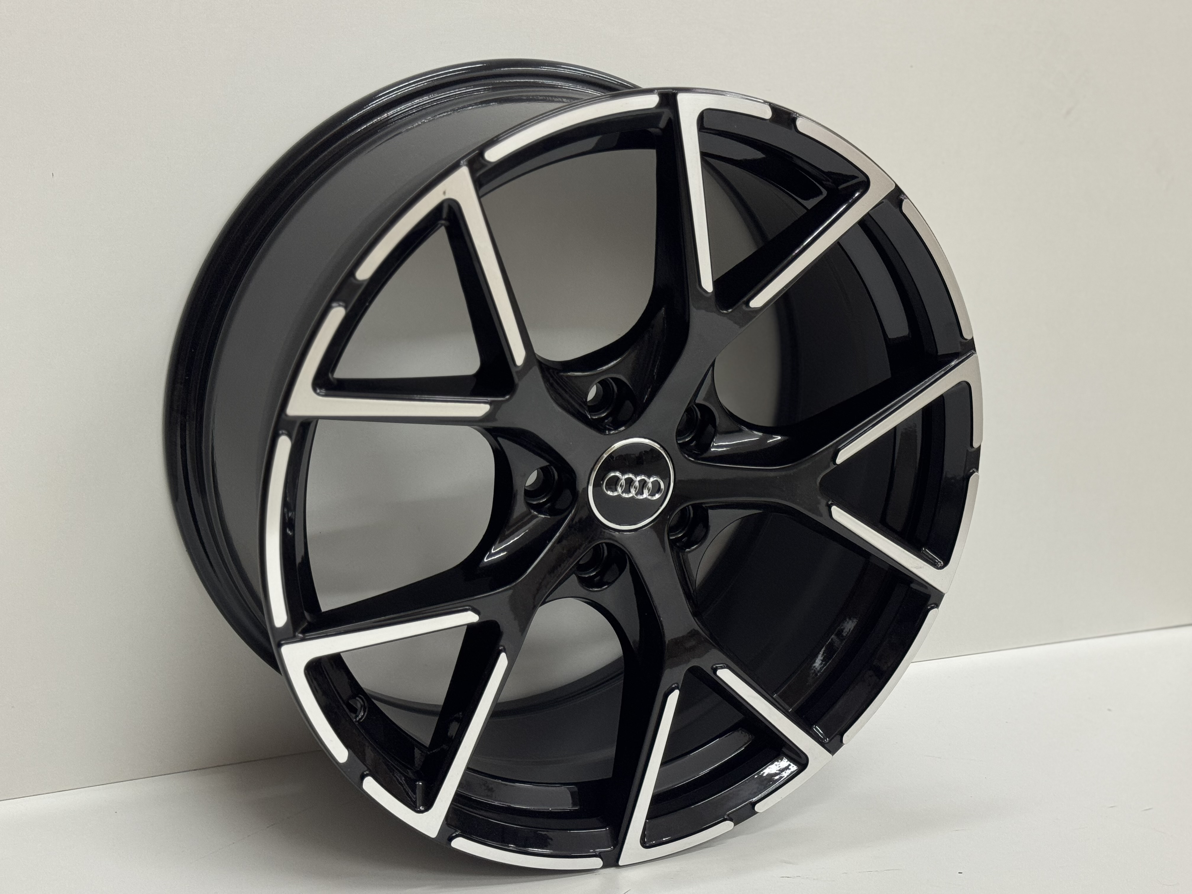 R1358 R18 18X8.0 5x112